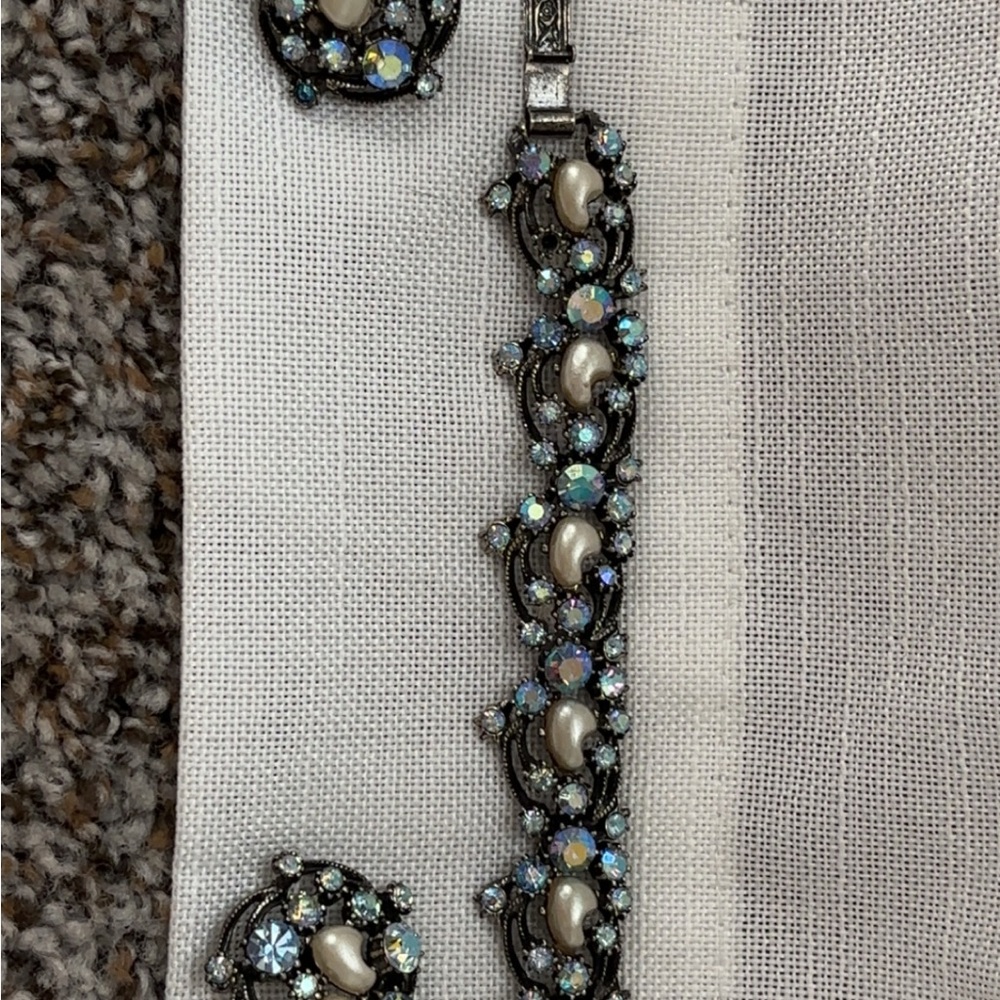 Elegant Vintage Florenza Gunmetal and Blue Women's Bracelet